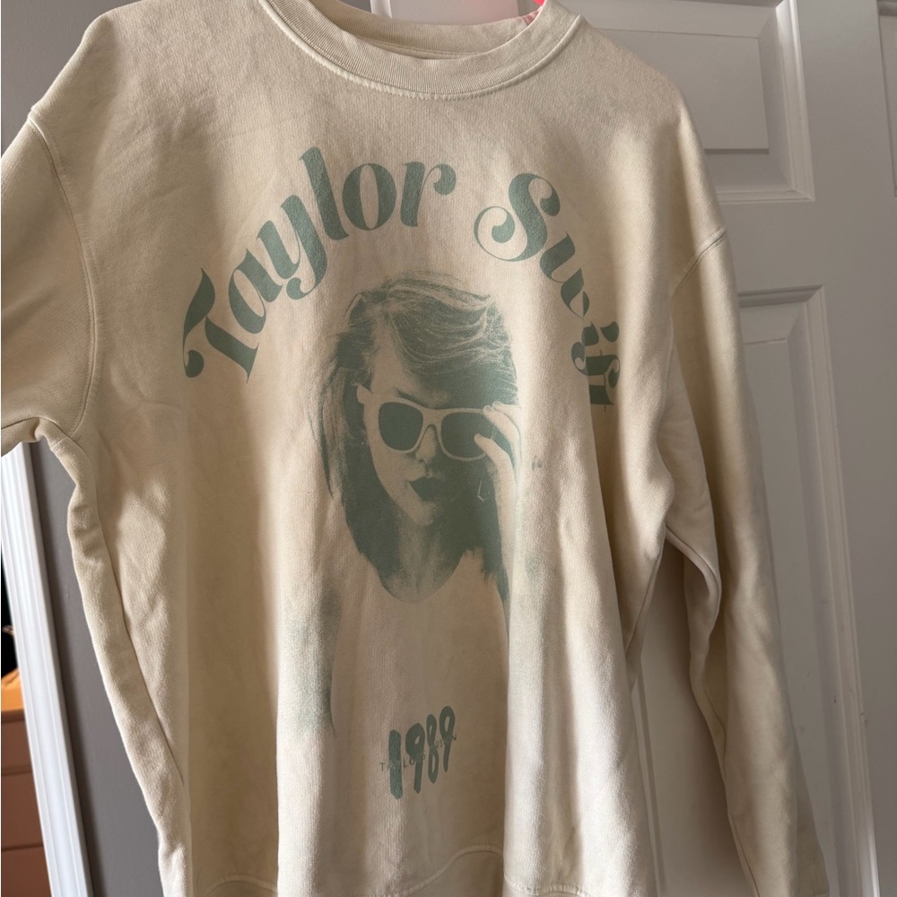 Taylor Swift Cream 1989 Pullover with Navy Print